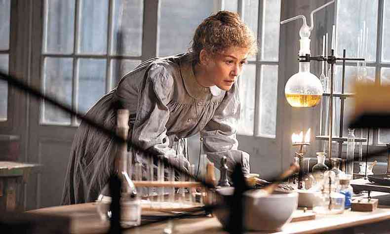 Rosamund Pike interpreta Marie Curie em 