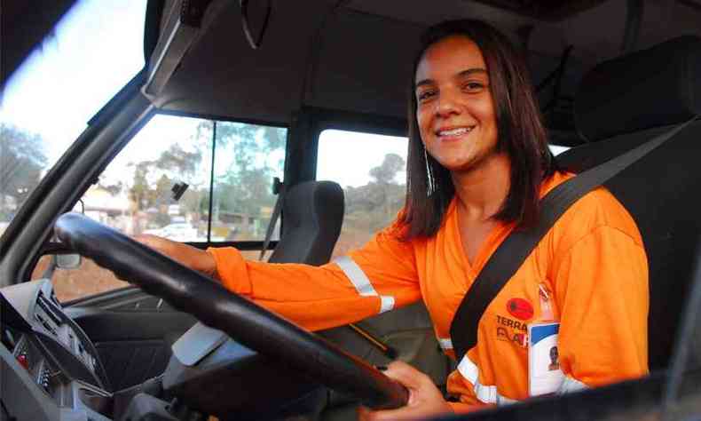 Michele Auxiliadora dos Reis realiza sonho de trabalhar como motorista(foto: Alain Dhome/Esp. EM)