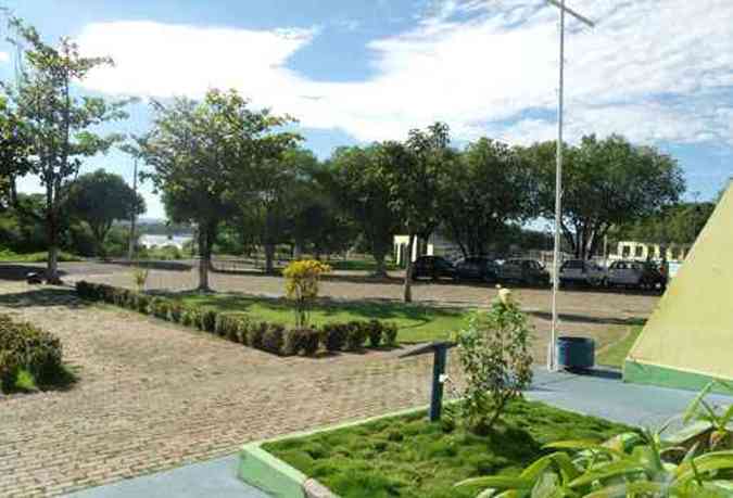 Na rea de quadra esportiva, prxima  Prefeitura de Buritizeiro, Norte de Minas, ser instalado um hotspot(foto: ANDERSON LIMA/DIVULGAO)