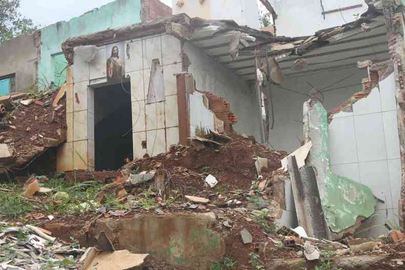Vila Bernadete, no Barreiro: sete pessoas morreram, nove casas foram destrudas e 50 famlias foram removidas do local durante as chuvas do ltimo vero(foto: Jair Amaral/EM/DA Press)
