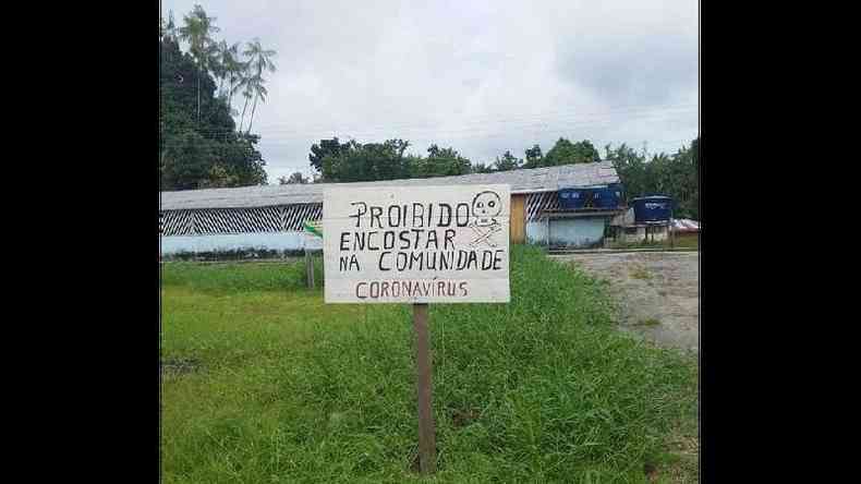 Placa instalada na comunidade de Taraucu, no rio Uaups, Terra Indgena Alto Rio Negro(foto: DSEI Alto do Rio Negro)