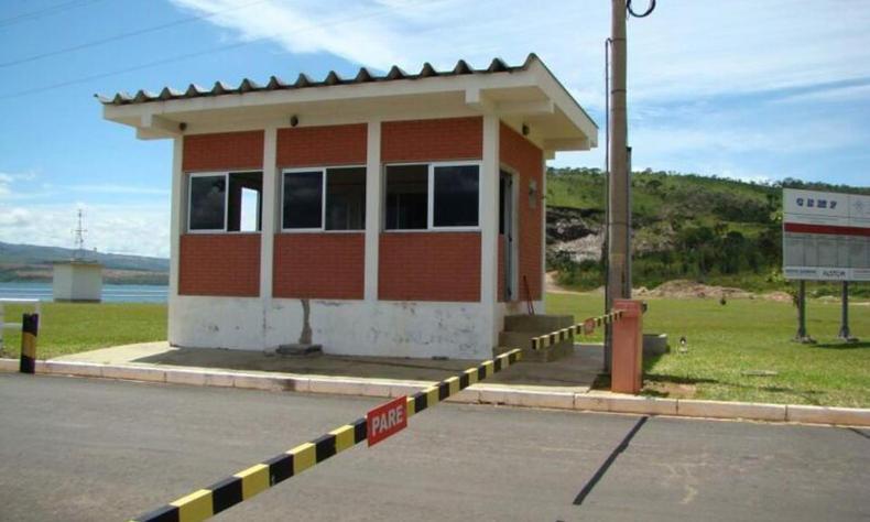Na guarita de Furnas, vigilantes trabalham sem salrio h 2 meses