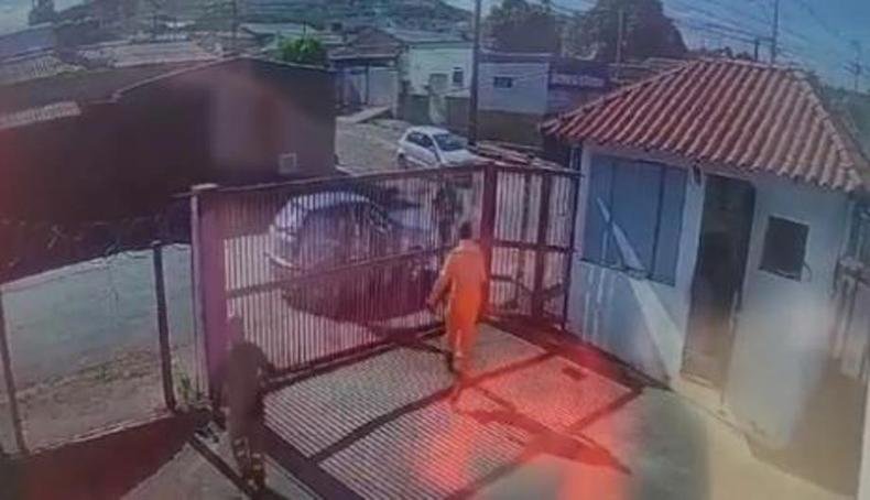 Reprodu��o de v�deo mostra pais chegando ao Corpo de Bombeiros
