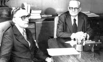 Francelino Pereira (E) em reunio com o ento presidente Geisel, na dcada de 1970(foto: Alexandre Guzanshe/EM/D.A PRESS)