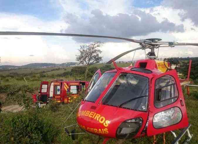 Uma das vtimas foi socorrida em estado grave e levada para um hospital de helicptero(foto: Corpo de Bombeiros/Divulgao)