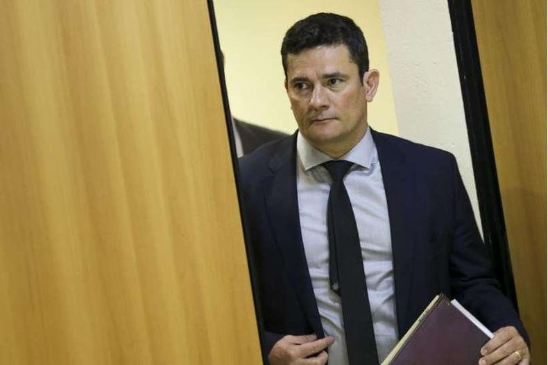 O ministro da Justiça e Segurança Pública, Sérgio Moro, durante entrevista coletiva, após reunião com governadores e secretários estaduais de Segurança Pública para apresentar o Projeto de Lei Anticrime(foto: Marcelo Camargo/Agência Brasil) O ministro da Justiça e Segurança Pública, Sérgio Moro, durante entrevista coletiva, após reunião com governadores e secretários estaduais de Segurança Pública para apresentar o Projeto de Lei Anticrime(foto: Marcelo Camargo/Agência Brasil)