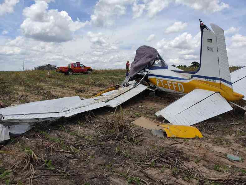 Avio que caiu em rea rural de Joo Pinheiro