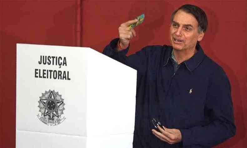 Bolsonaro votando nas eleies 2018(foto: Mauro Pimentel/AFP)