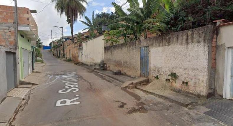 Parte da laje atingiu um idoso de 76 anos, morador do Bairro Itacolomi, em Sabará, na manhã desta quarta-feira (17/11)(foto: Google Maps) Parte da laje atingiu um idoso de 76 anos, morador do Bairro Itacolomi, em Sabará, na manhã desta quarta-feira (17/11)