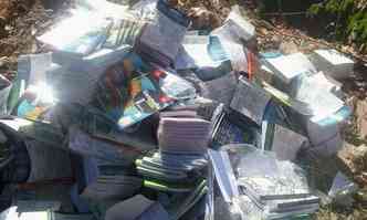 No domingo a Polcia Militar recolheu cerca de dois mil livros no Bairro Santo Agostinho(foto: Divulgao/PM)