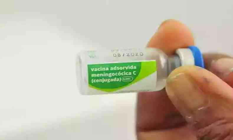 Vacina de meningite em um frasco