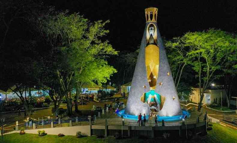 Monumento dedicado a Nossa Senhora Aparecida na Amrica Latina, em Itaipulndia