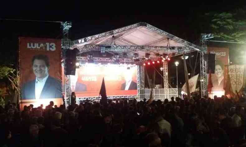 PT usa imagem de Fernando Haddad em cartaz durante lanamento de programa de governo em Belo Horizonte(foto: Tlio Santos/EM/D. A Press)