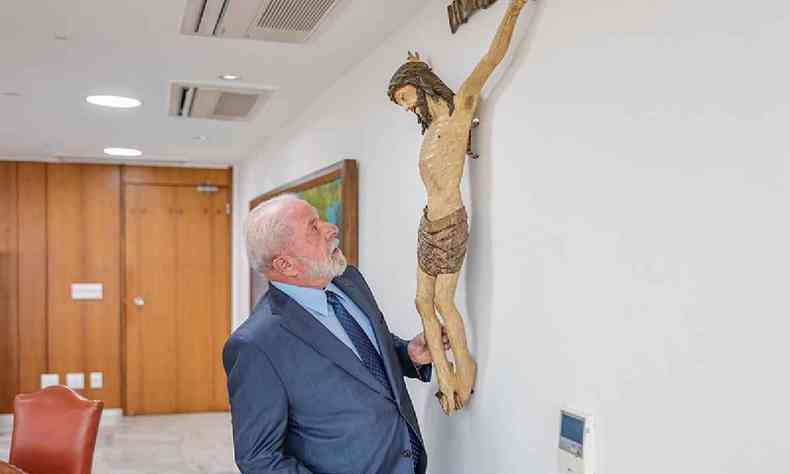 Lula e o Crucifixo