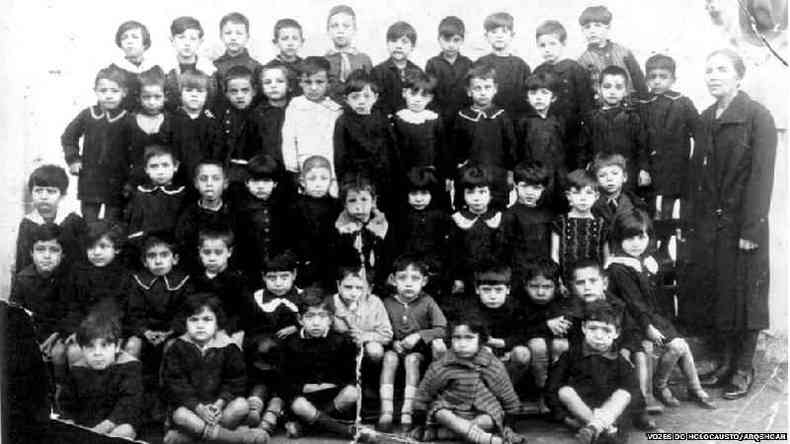 Alunos da escola primria da Alliance School onde estudou Isaac Jacob Menache, pai de Leon. Salnica,1928-29.(foto: Vozes do Holocausto/Arqshoah)