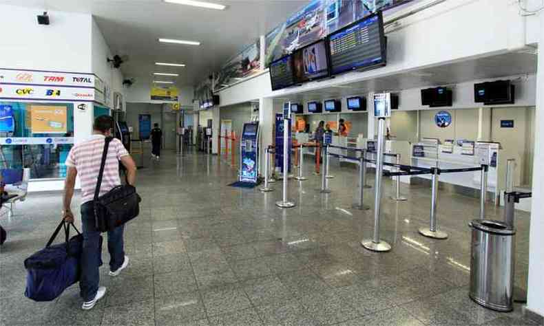 No aeroporto de Montes Claros, foram cancelados dois voo nessa quarta-feira (foto: Solon Queiroz/Esp. EM )