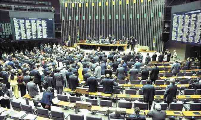 Oramento Impositivo e a PEC da Bengala devem ser votados hoje pelo plenrio da Cmara dos Deputados (foto: Zeca Ribeiro/Cmara dos Deputados)