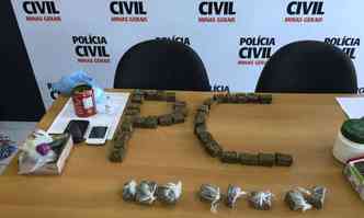 A operao envolveu cerca de 30 policiais civis de Araguari e delegacias da regio(foto: Polcia Civil/Divulgao)
