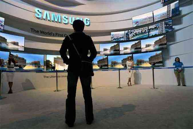Samsung tambm  a primeira vendedora de telefones celulares,  frente da finlandesa Nokia(foto: David Becker/Getty Images/AFP)