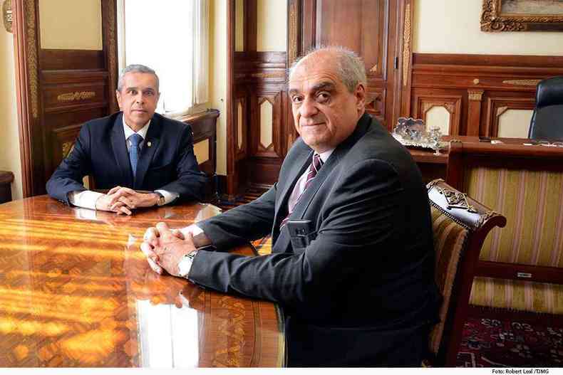 O presidente do TJ ( esquerda) recebeu, entre outros, secretrio de Estado de Casa Civil e Relaes Institucionais, Marco Antnio Rezende(foto: Robert Leal/TJMG)