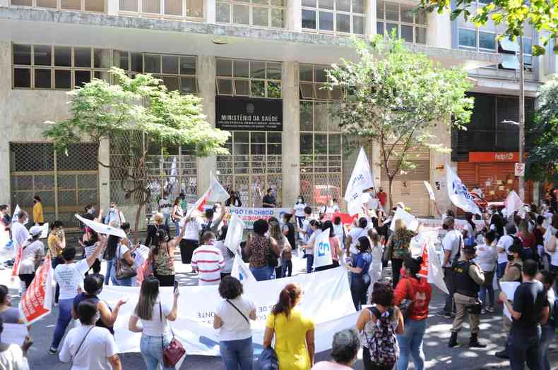 Imagem de manifestaes dos enfermeiros por conta do piso salarial