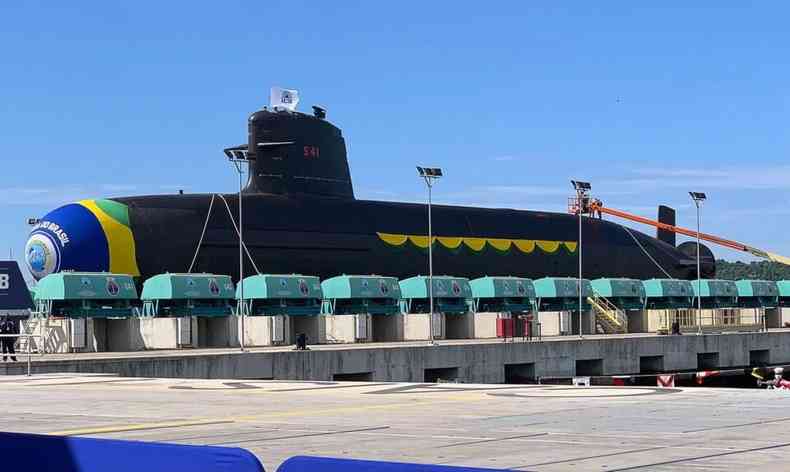 Submarino Humait pode transportar 1,8 mil toneladas e tem 72 metros de comprimento(foto: Ministrio da Defesa/Divulgao)