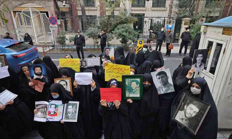 Na foto, protestos no irã contestam governo autoritário
