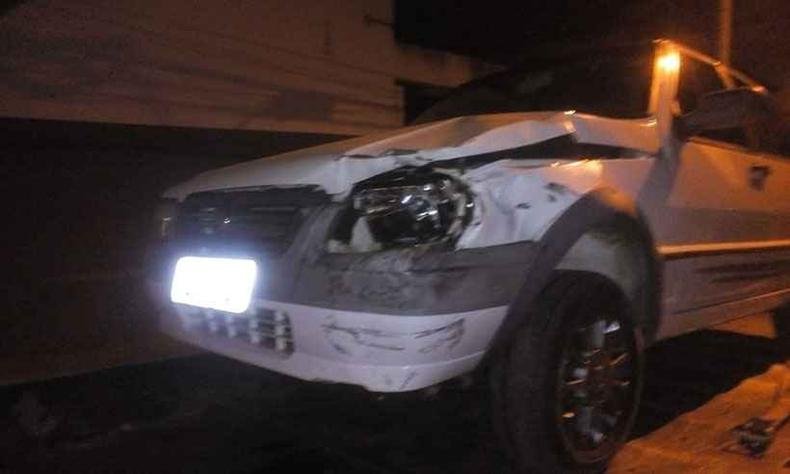 Carro levado pelo assaltante foi rebocado(foto: Pol�cia Militar/Divulga��o)
