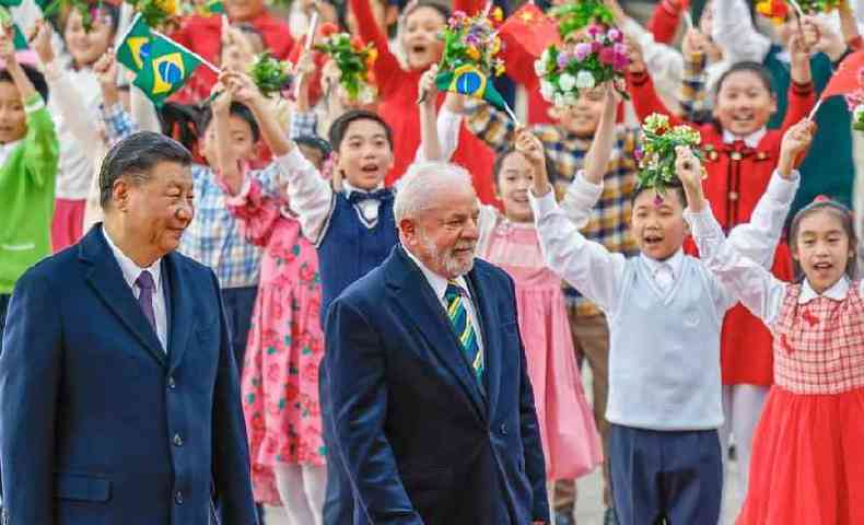 Lula e Xi Jinping durante cerimnia de boas-vindas em 14 de abril de 2023, na cidade de Pequim