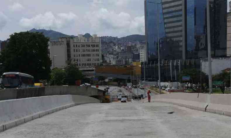 Tambm atrasado, o Viaduto Leste deve ficar pronto em maro (foto: Paulo Filgueiras/EM/DA Press)