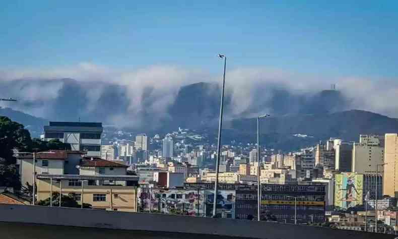Nvoa desce da Serra do Curral e anuncia frio para Belo Horizonte