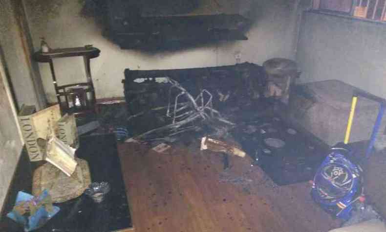 Incndio danificou mveis do apartamento(foto: Corpo de Bombeiros/Divulgao)