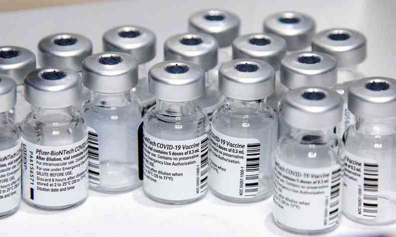 Vacina contra a COVID-19 da Pfizer (foto: AFP)