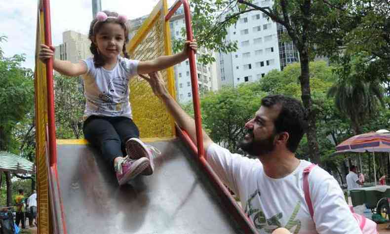 Apesar dos problemas, local  o preferido de Joo Paulo e as filhas, Carolina e Lusa(foto: Paulo Filgueiras/EM/DA Press)