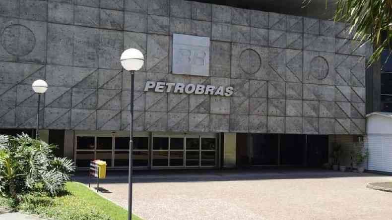 A mudana na Petrobras, que ainda precisa ser aprovada pelo conselho de administrao da estatal, gera uma enorme incerteza quanto ao futuro da poltica de preos da empresa, apontam analistas(foto: BBC)