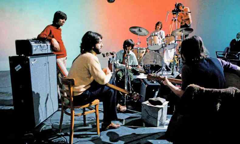 Beatles tocam em estúdio colorido, em 1969
