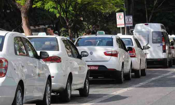 A maioria (94,9%) dos taxistas acredita que houve diminuio na demanda por seus servios no ano passado(foto: Gladyston Rodrigues/EM/D.A Press)