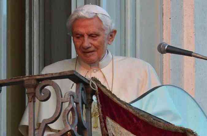 Pontificado de Bento XVI foi marcado por dificuldades para conduzir a Igreja Catlica(foto: VINCENZO PINTO / AFP)