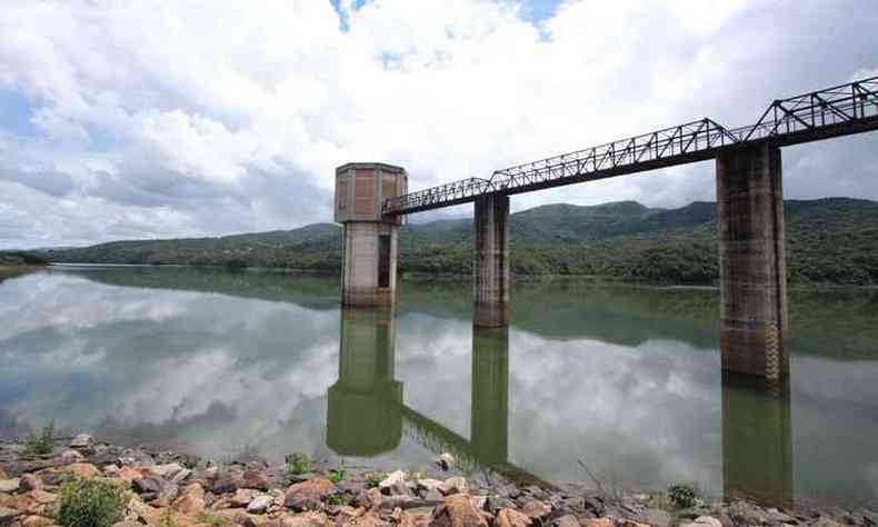 Ontem, barragem do Rio Manso acumulava um volume de gua que equivale a 81,5% de sua capacidade, nvel anterior ao perodo de crise hdrica na Grande BH(foto: Edsio Ferreira/EM/D.A PRESS)