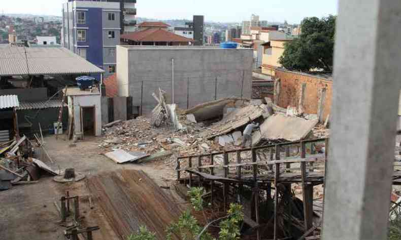 O material foi encontrado em uma obra no Barreiro(foto: Sidney Lopes/EM/D.A.Press)