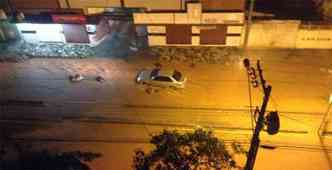 O internauta Joo Pedro Sousa Andrade registrou a enchente que atingiu a Avenida Julio Rodrigues, no Bairro Marajoara. As imagens foram postadas no Dza. (foto: Joo Pedro Sousa Andrade)