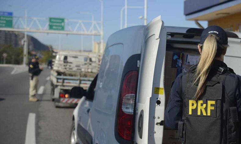 Operao da PRF em estrada