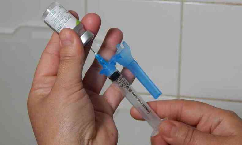 A vacina da gripe na rede pblica  trivalente, ou seja, protege contra trs tipos de Influenza: A (H1N1), A (H3N2) e B(foto: Divulgao/PMU/p10Luz)