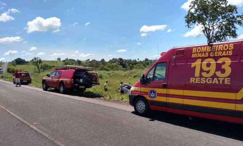 Ao menos trs viaturas do Corpo de Bombeiros foram empenhadas na ocorrncia(foto: Corpo de Bombeiros /Divulgao)