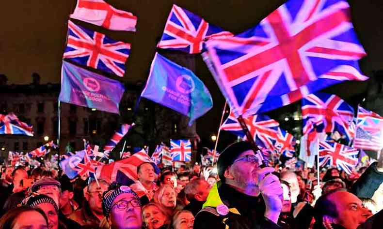 Britnicos favorveis  sada do bloco comemoraram a formalizao do 'divrcio' na noite de ontem. Houve protesto de quem foi contra(foto: Daniel Leal-Olivas/AFP)