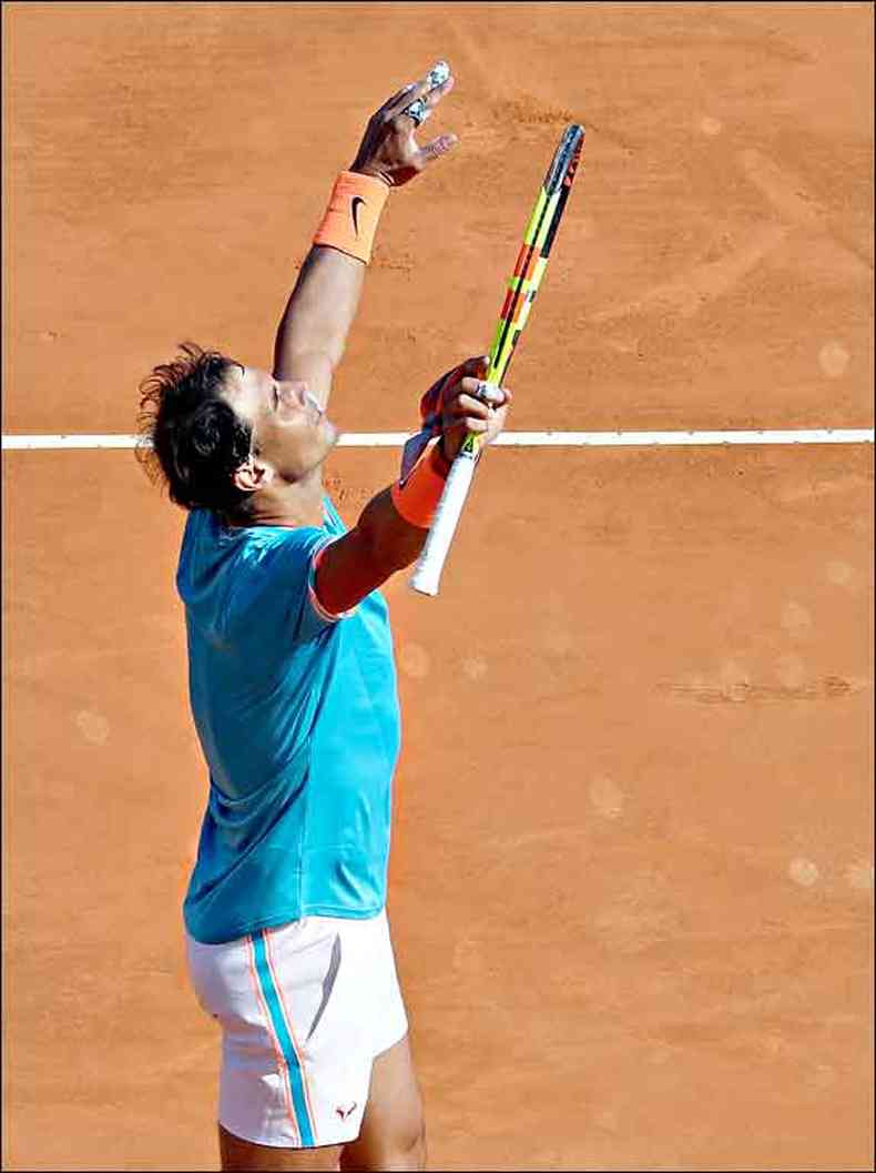 Tenista espanhol conquistou sua 70 vitria no torneio disputado no Principado de Mnaco (foto: YANN COATSALIOU/AFP)
