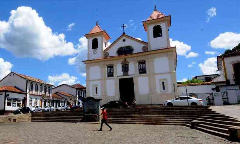 Pioneira em Minas e uma das cinco primeiras catedrais do Brasil, o templo de Mariana passou por quase dois anos de obras e permanece fechado (foto: Beto Novaes/EM/DA Press)