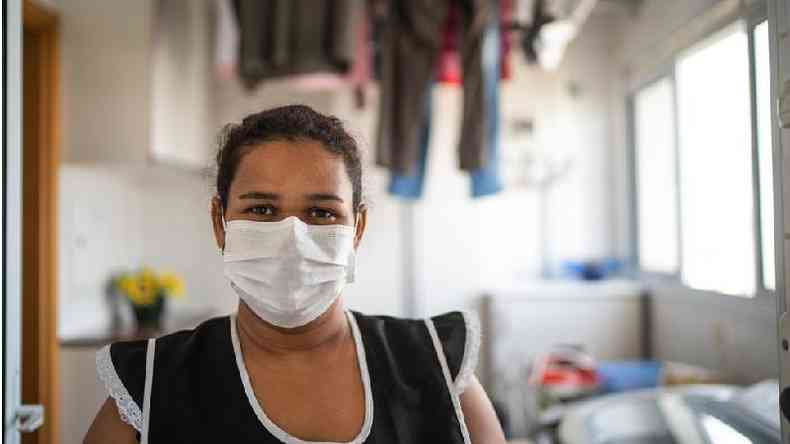 No Brasil, domsticas foram dispensadas em massa em meio  pandemia