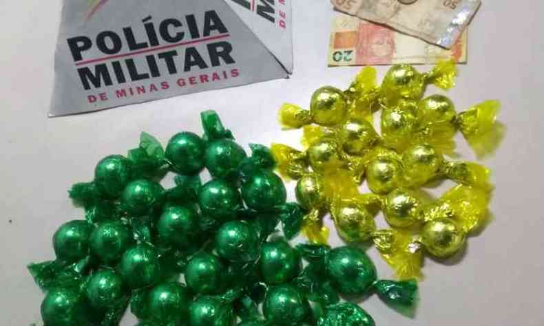 Droga estava sendo vendida em rua no Bairro Floresta, Regio Leste de BH(foto: Polcia Militar (PM) / Divulgao)