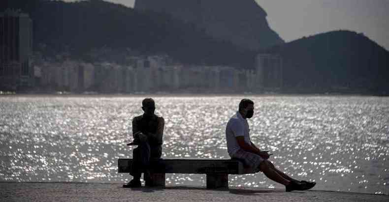 Praia de Copacabana, na cidade do Rio: municpio tem uma taxa de mortalidade pela doena de 12,7%, quase o dobro da mdia nacional(foto: Nelson Almeida/AFP)